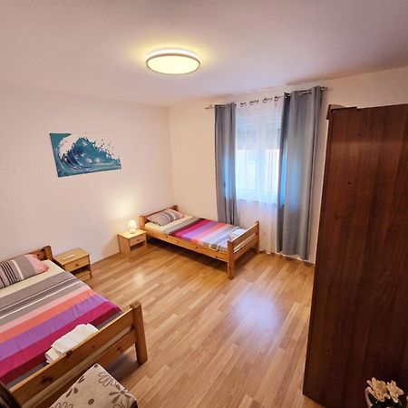 Spacious Apartment With Parking&Garden Marčana Kültér fotó
