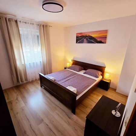 Spacious Apartment With Parking&Garden Marčana Kültér fotó