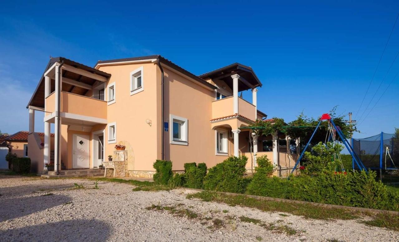 Spacious Apartment With Parking&Garden Marčana Kültér fotó