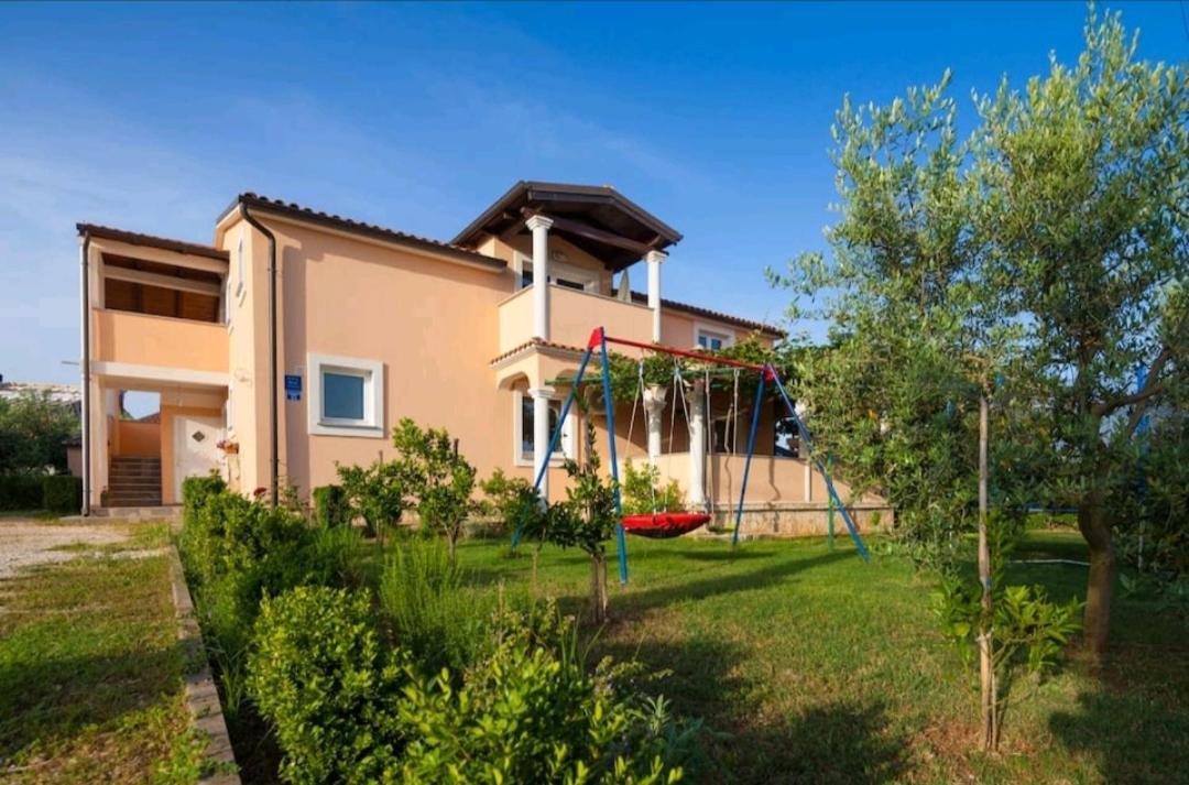 Spacious Apartment With Parking&Garden Marčana Kültér fotó