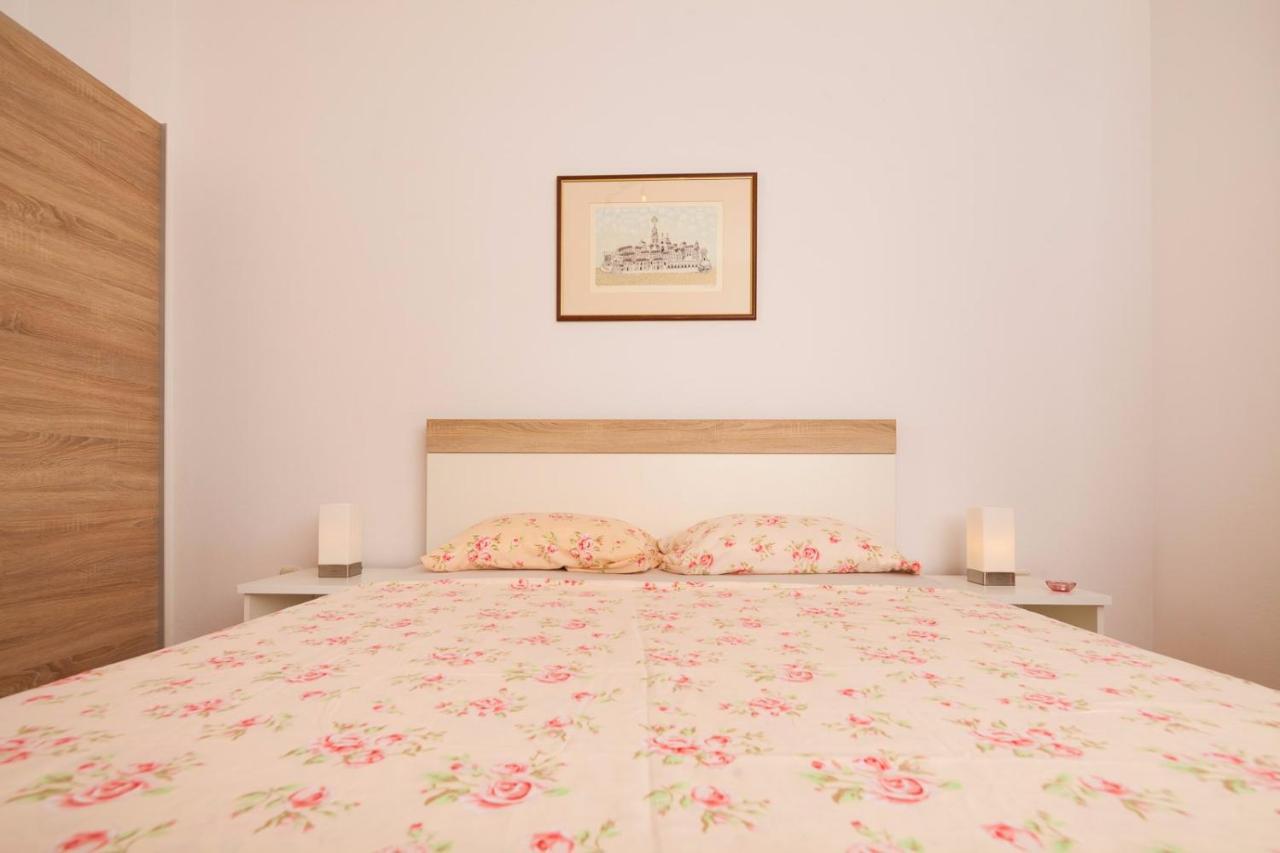 Spacious Apartment With Parking&Garden Marčana Kültér fotó