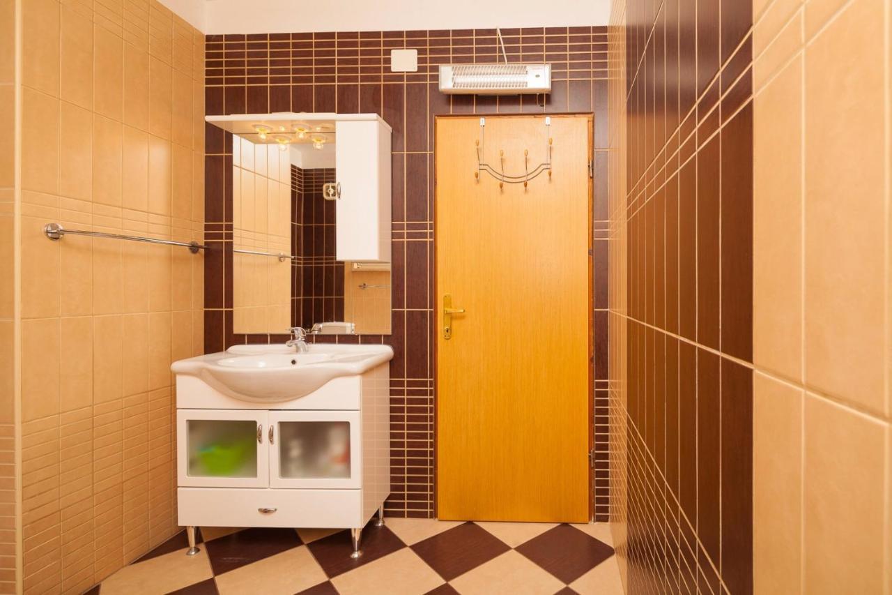 Spacious Apartment With Parking&Garden Marčana Kültér fotó