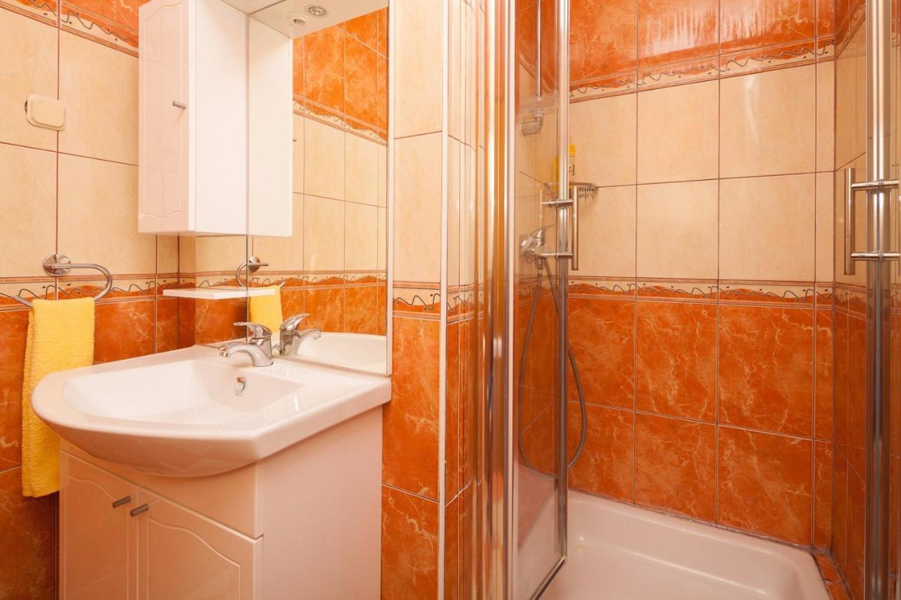Spacious Apartment With Parking&Garden Marčana Kültér fotó