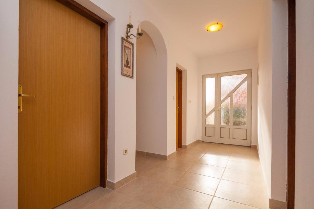Spacious Apartment With Parking&Garden Marčana Kültér fotó