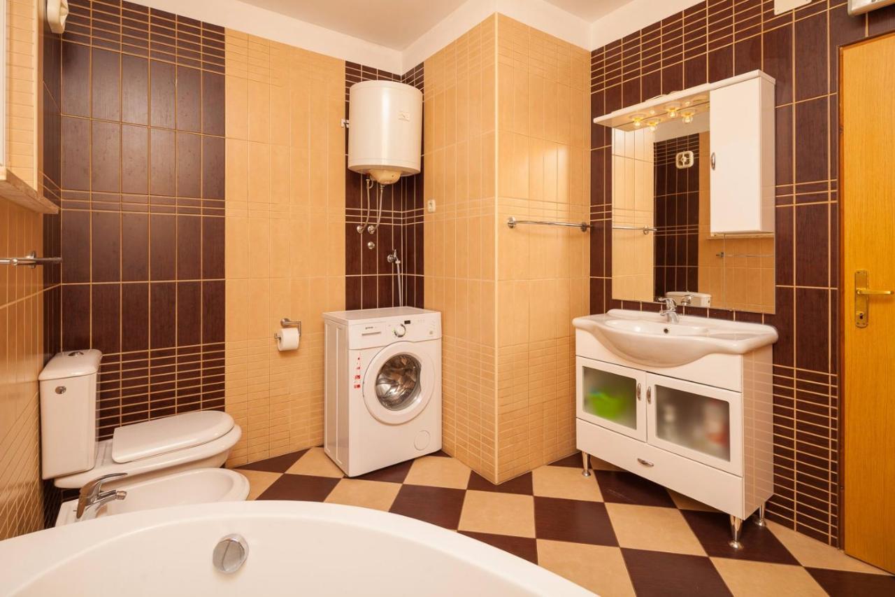 Spacious Apartment With Parking&Garden Marčana Kültér fotó