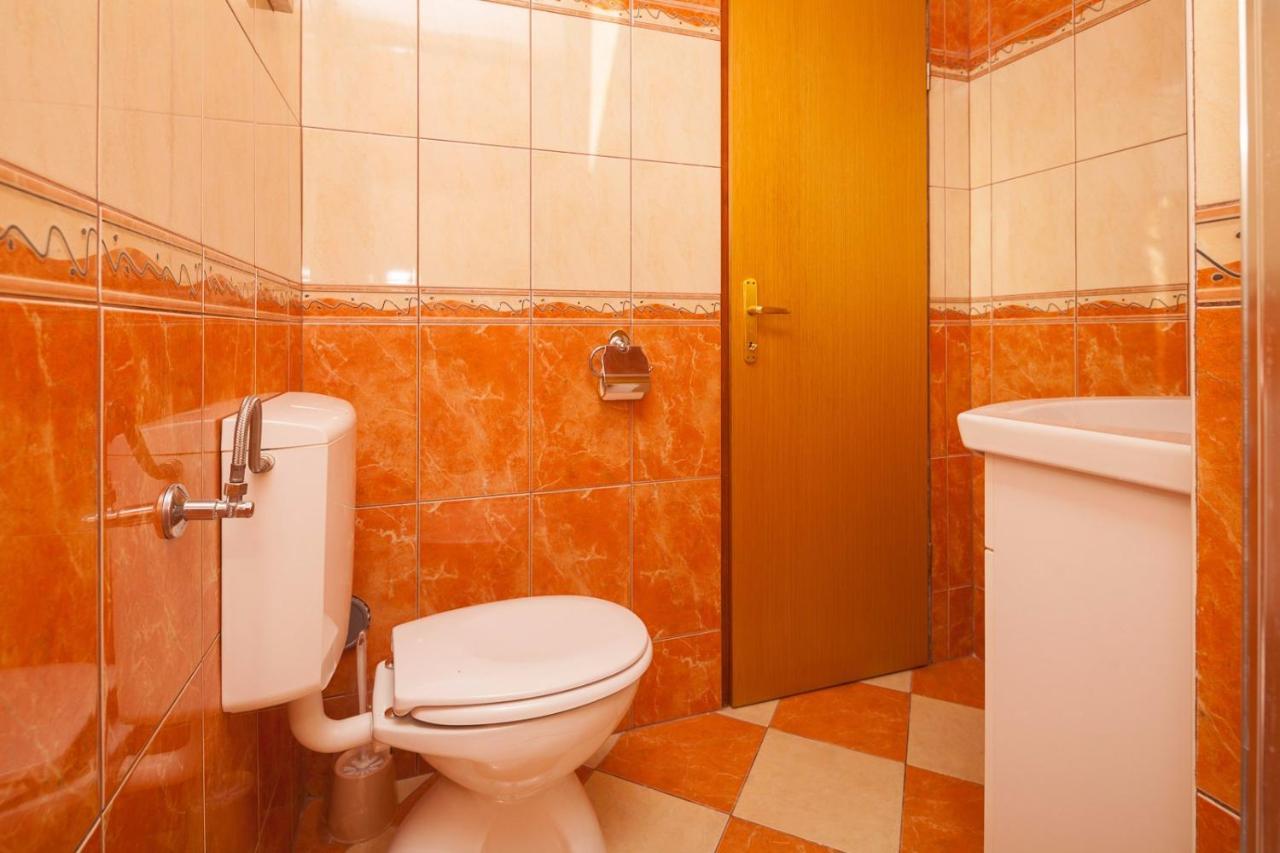 Spacious Apartment With Parking&Garden Marčana Kültér fotó