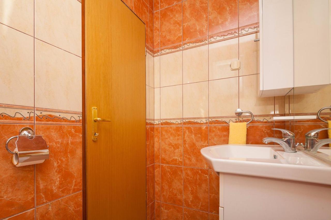 Spacious Apartment With Parking&Garden Marčana Kültér fotó
