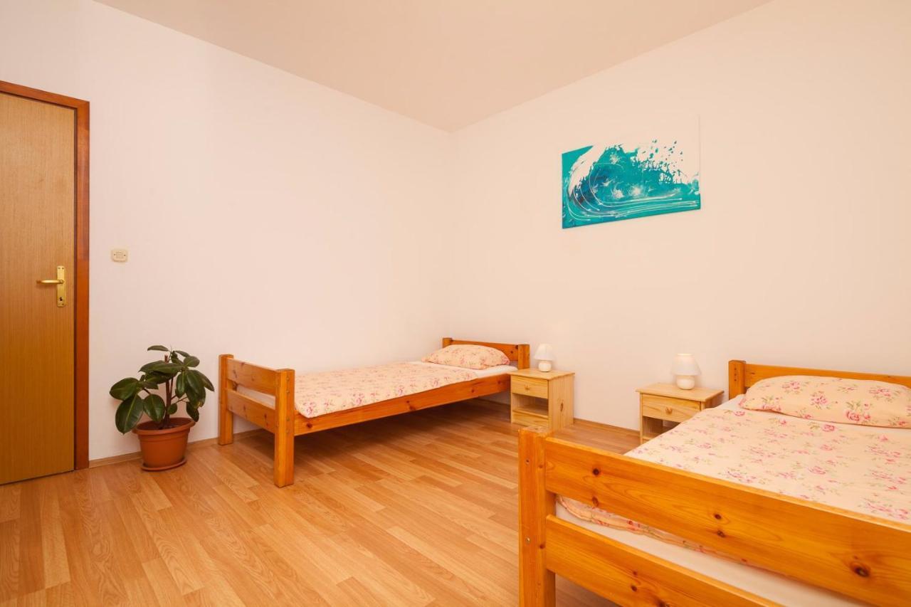 Spacious Apartment With Parking&Garden Marčana Kültér fotó