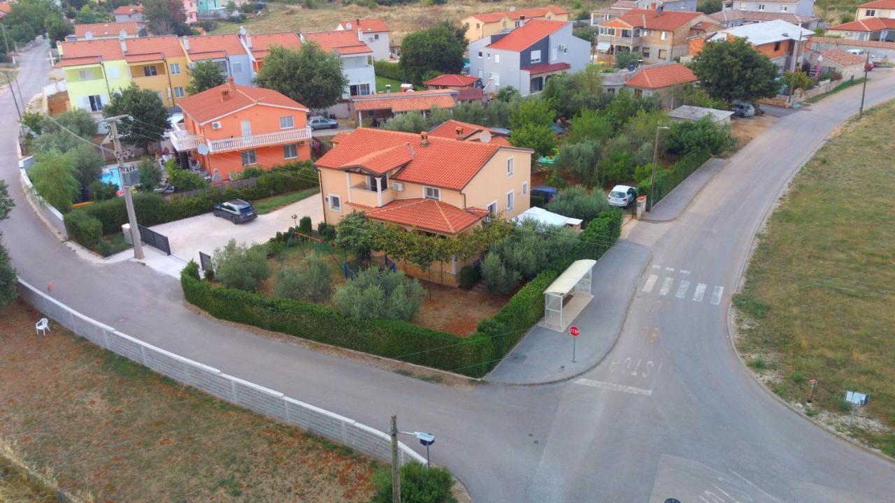 Spacious Apartment With Parking&Garden Marčana Kültér fotó